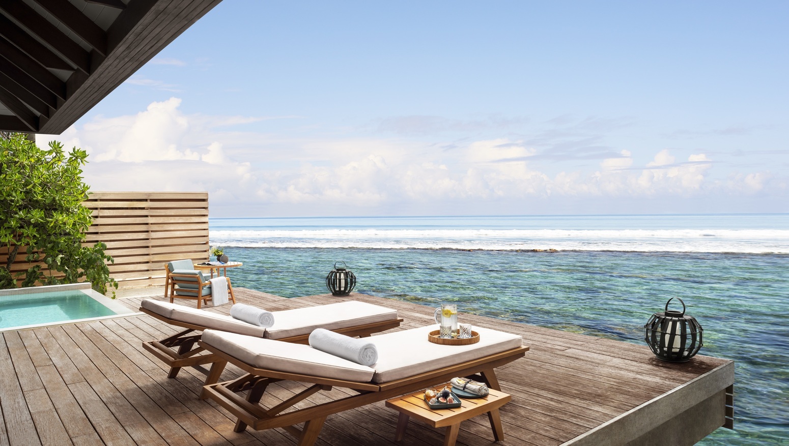 Anantara_Veli_Maldives_Resort_Guest_Room_Ocean_Pool_Villa_Deck