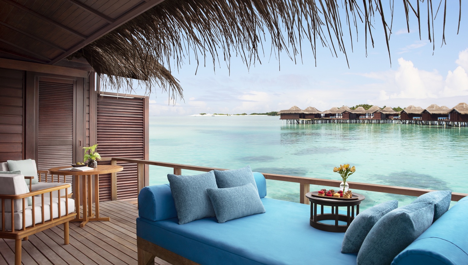 Anantara_Veli_Maldives_Resort_Guest_Room_Over_Water_Villa_Deck_Ocean_View