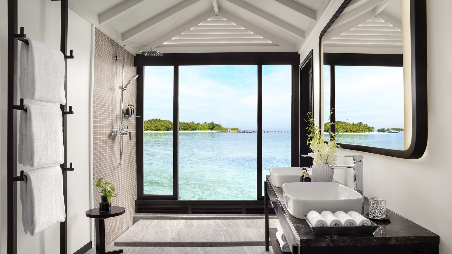 Anantara_Veli_Maldives_Resort_Guest_Room_Superior_Over_Water_Villa_Bathroom
