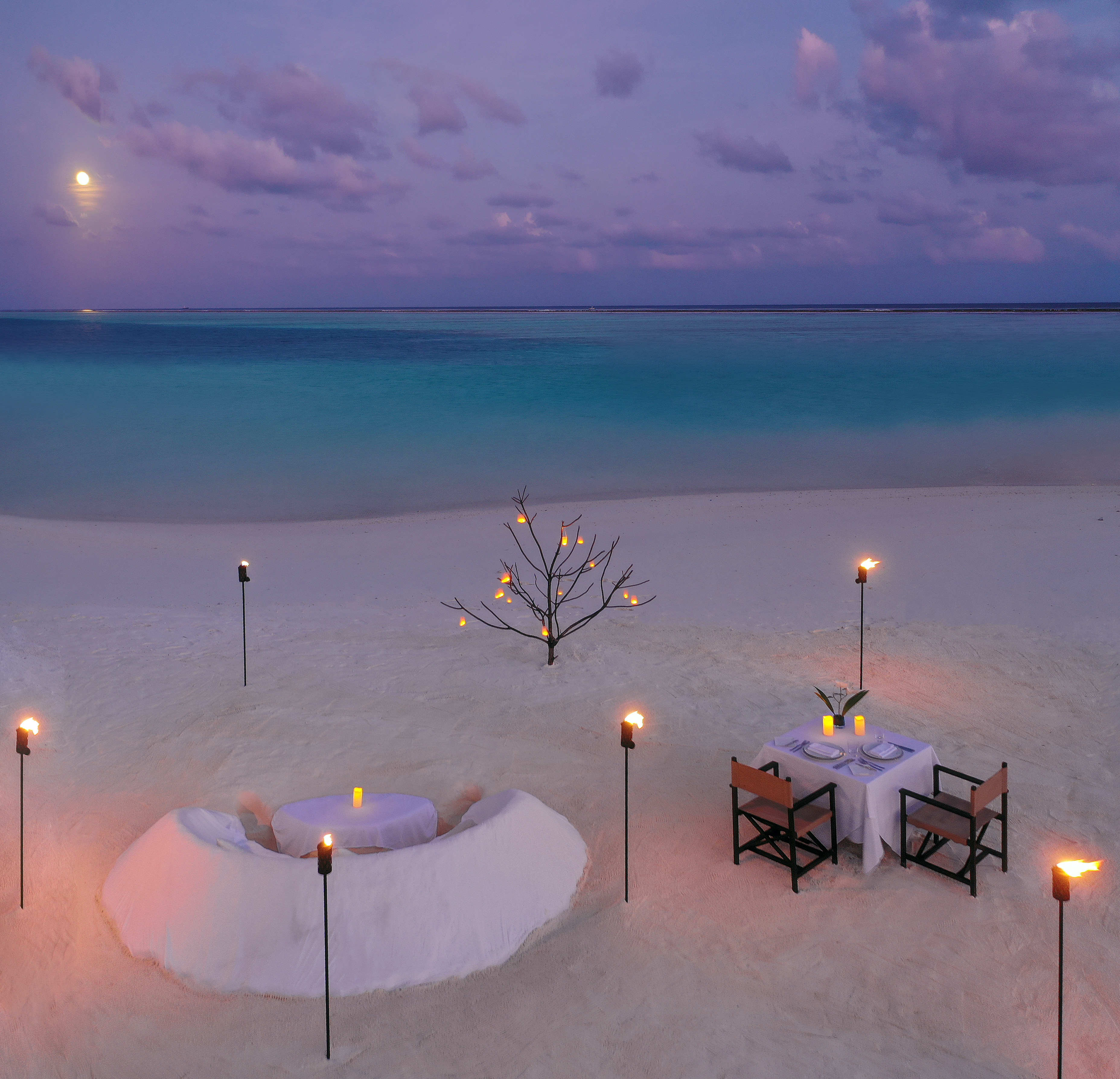 Niyama Private Islands - Destination Dining Beach Setup