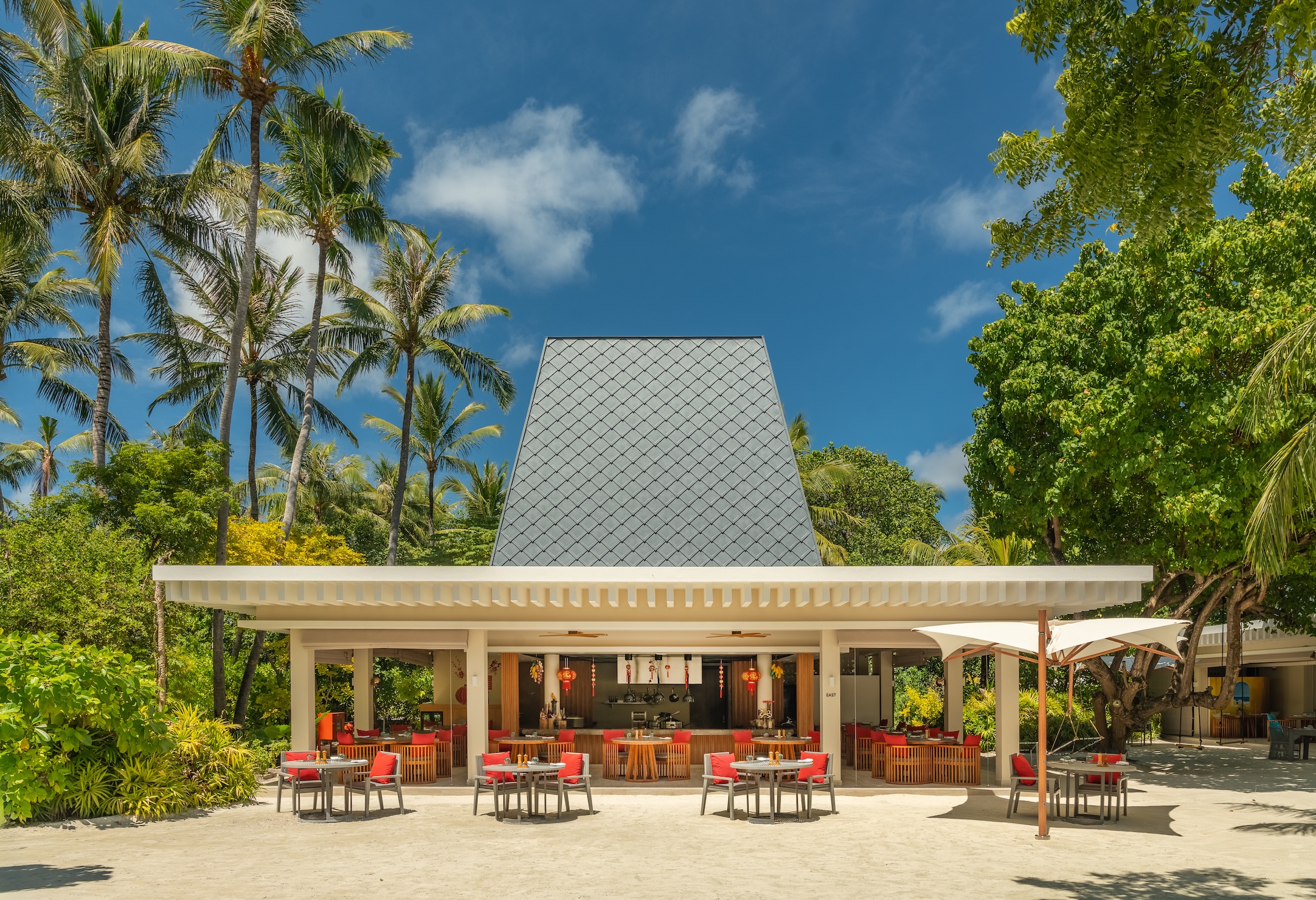 Kuda Villingili - East Restaurant Exterior