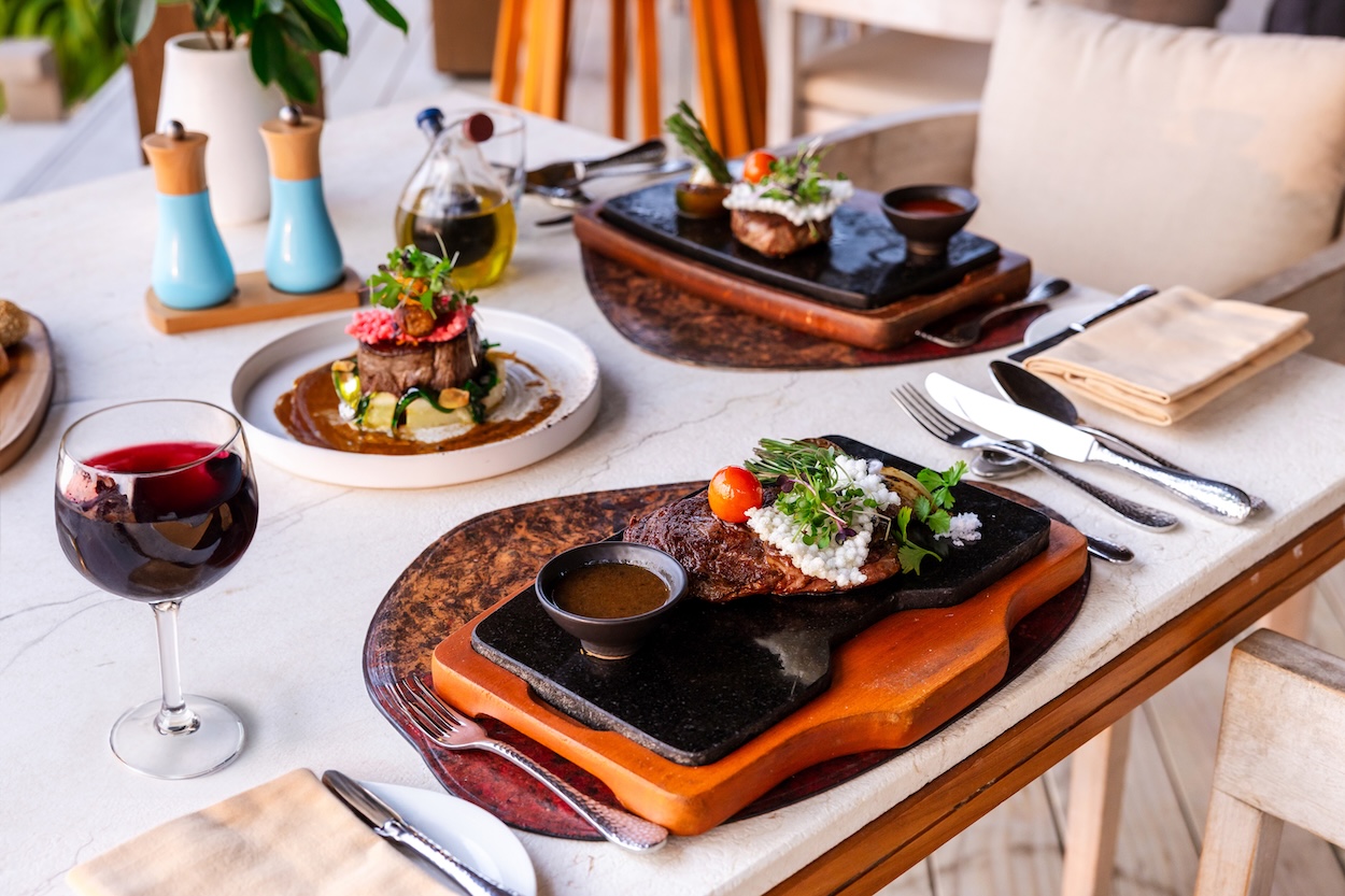 Kuda Villingili- Fire Restaurant Food Table Setup