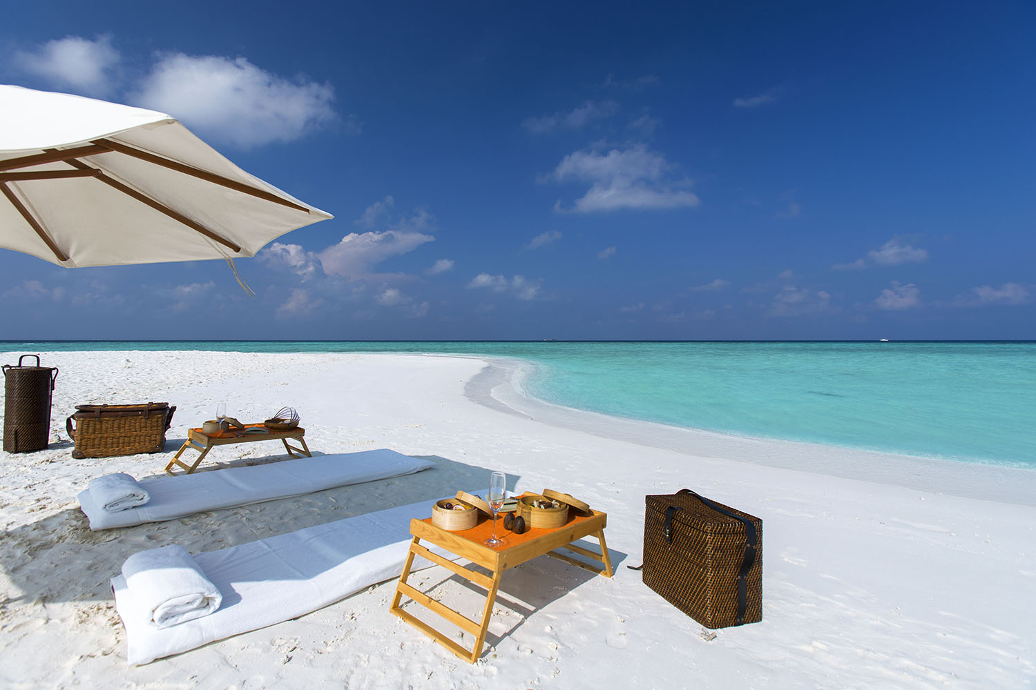Private Sandbank Picnic at Gili Lankanfushi