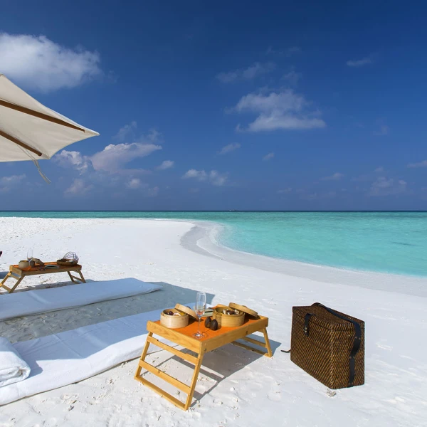 Private Sandbank Picnic at Gili Lankanfushi