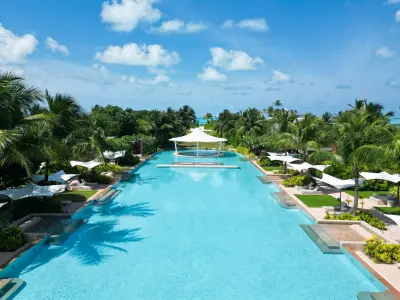 Kuda Villingili Resort Maldives - Pool Area