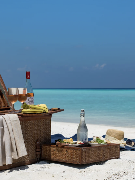 Picnic in Masleggihuraa at Six Senses Laamu