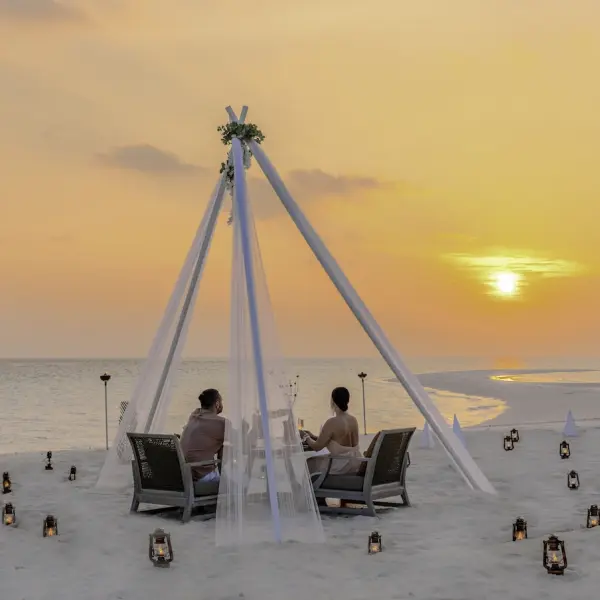 Sandbank Dining at Vakkaru Maldives