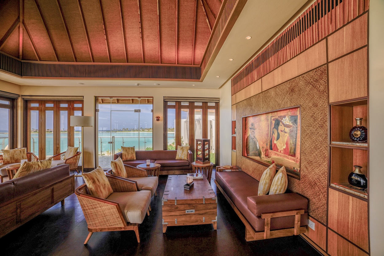 Kuda Villingili - The Cigar Lounge Interior