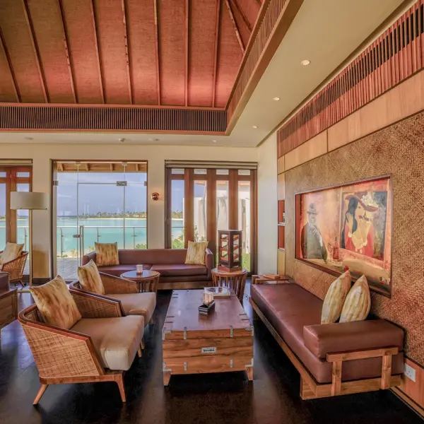 Kuda Villingili - The Cigar Lounge Interior