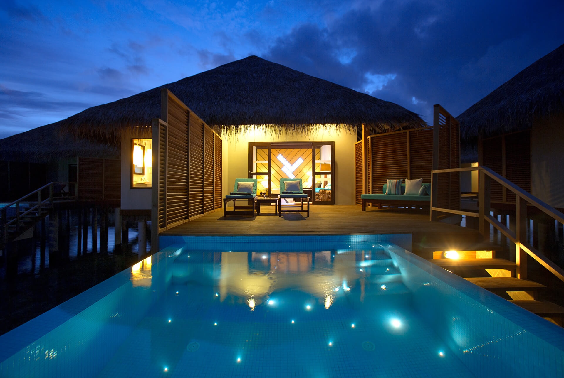 Niva Velassaru Maldives - Water bungalow with Pool Evening View