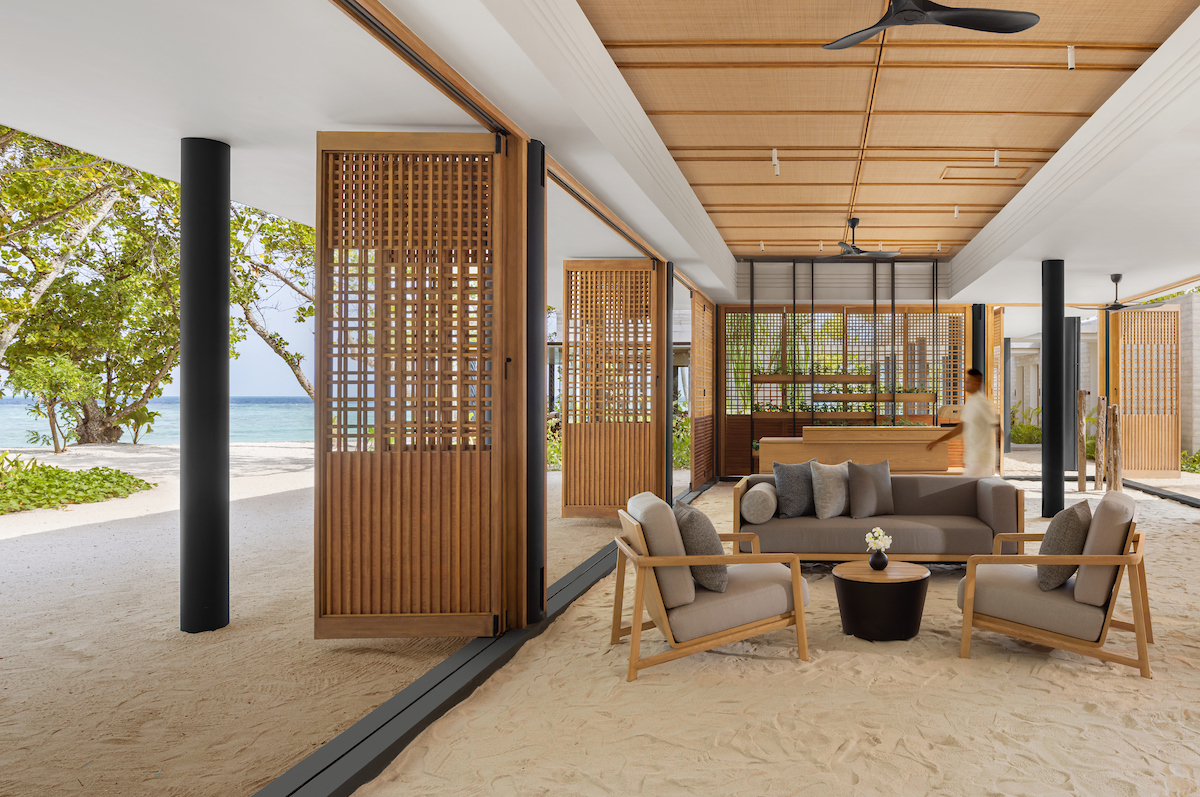 Alila Kothaifaru Maldives - Arrival Pavilion - Reception Area