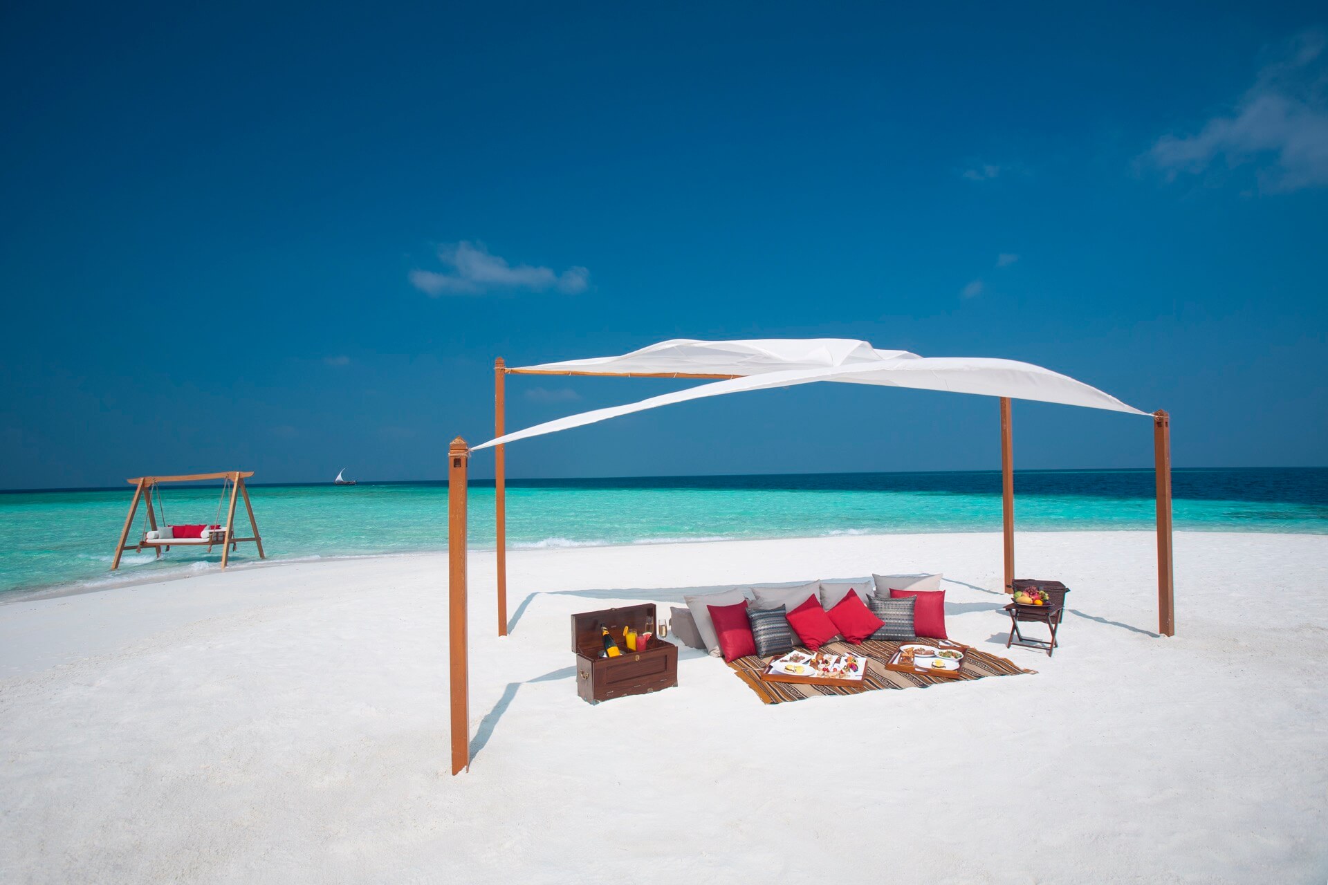 Baros Maldives sandbank picinic