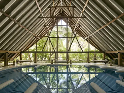 COMO Cocoa Island Hydrotherapy Pool