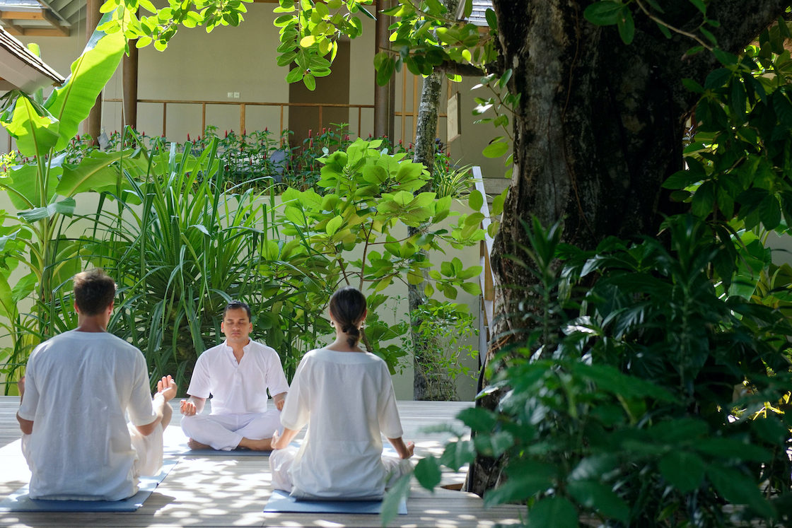 Emerald Faarufushi Resort & Spa Yoga