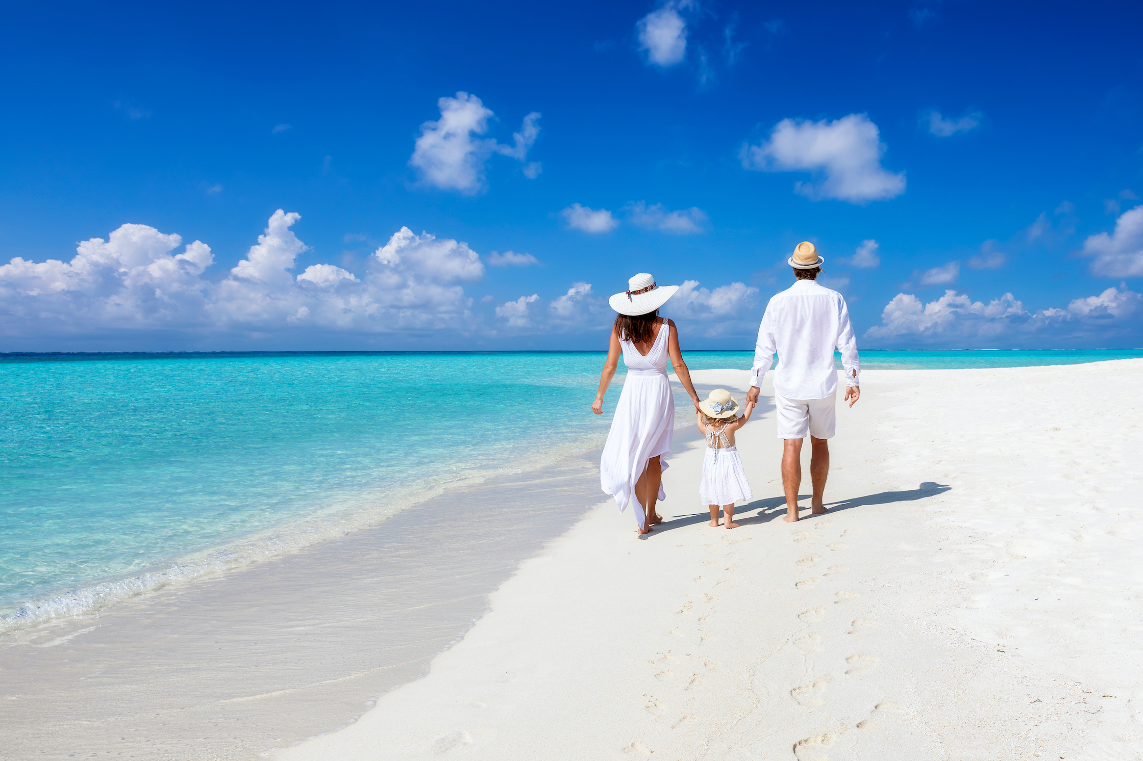 Emerald Faarufushi Resort & Spa Family Walk on The Beach