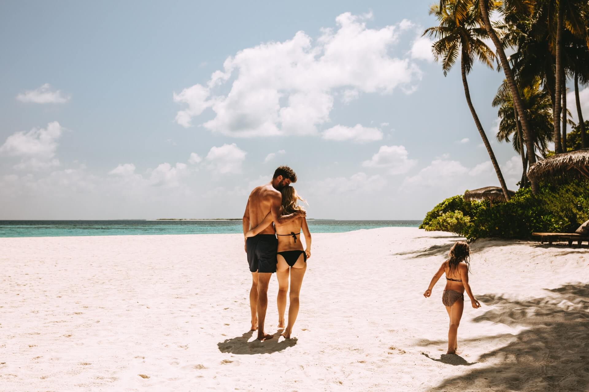 JOALI Maldives - Family on the beach