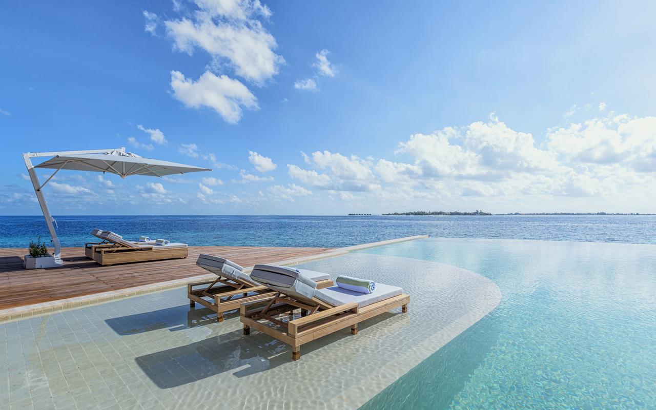 Kudadoo Private Island Infinity Pool