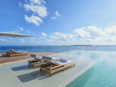 Kudadoo Private Island Infinity Pool