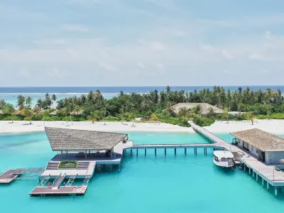 Arrival Jetty - Le Méridien Maldives Resort & Spa