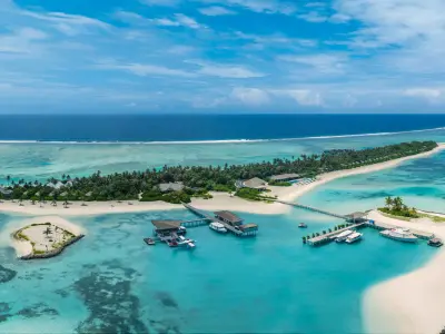 Island Overview Aerial - Le Méridien Maldives Resort & Spa