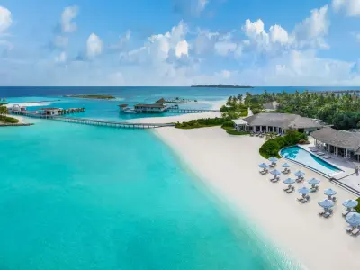 Island Aerial - Le Méridien Maldives Resort & Spa