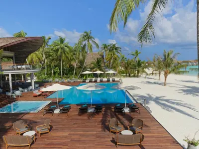 Main Pool & Seating Outrigger Maldives Maafushivaru