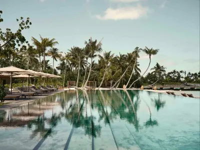 Patina Maldives Veli Bar Pool