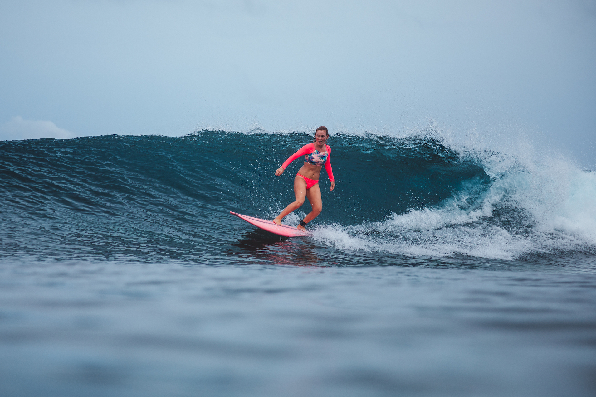 SONEVA FUSHI Surfing
