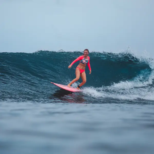 SONEVA FUSHI Surfing