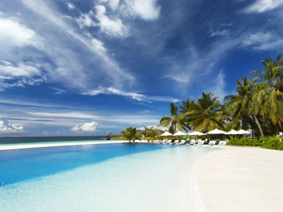 Niva Velassaru Maldives Infinity Pool