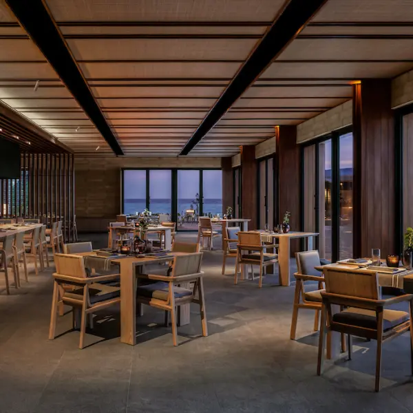 Alila Kothaifaru Maldives - Umami Restaurant with Chef