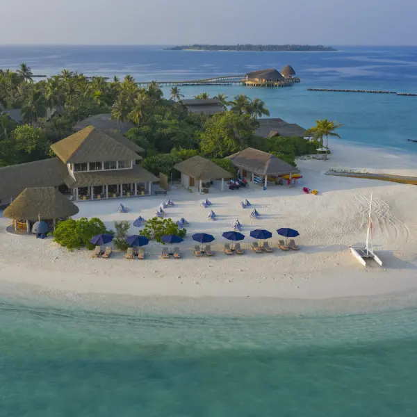Beach Club Grill Emerald Faarufushi Resort and Spa