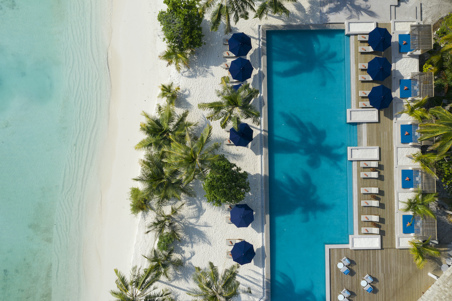 Sunset Pool And Bar Emerald Faarufushi Resort and Spa
