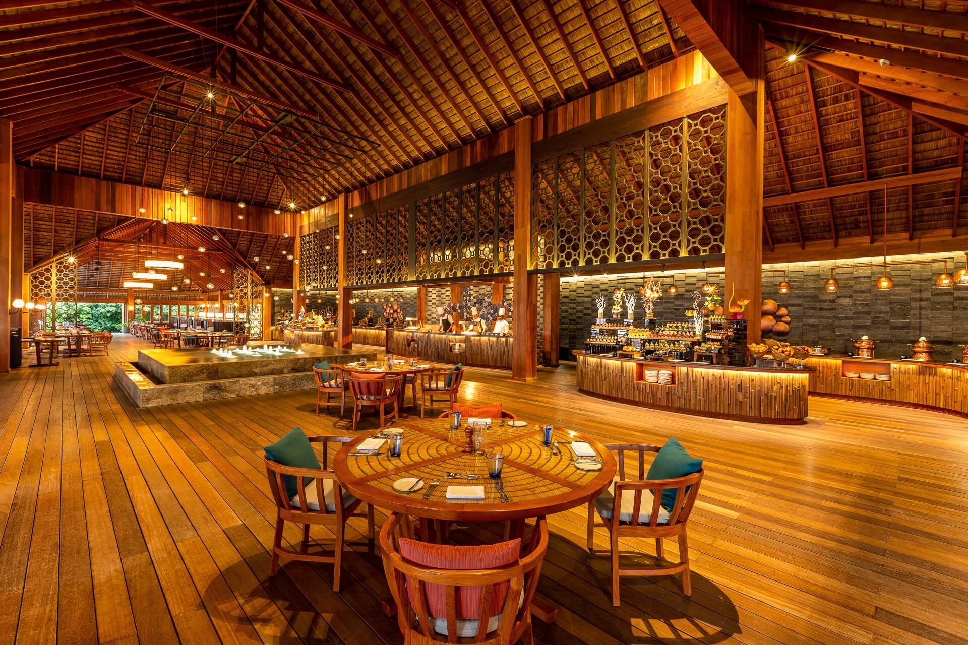 Hurawalhi Island Resort Canneli Restaurant