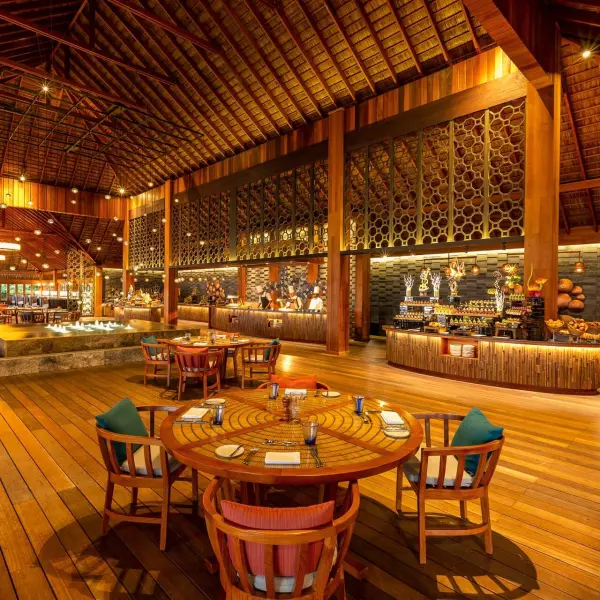 Hurawalhi Island Resort Canneli Restaurant