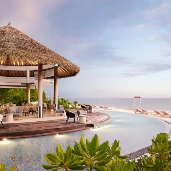 Riviera Bar - Le Meridien Maldives Resort and Spa