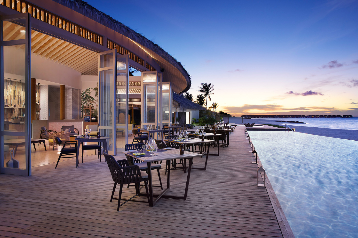 Velaa Bar and Grill - Le Meridien Maldives Resort and Spa
