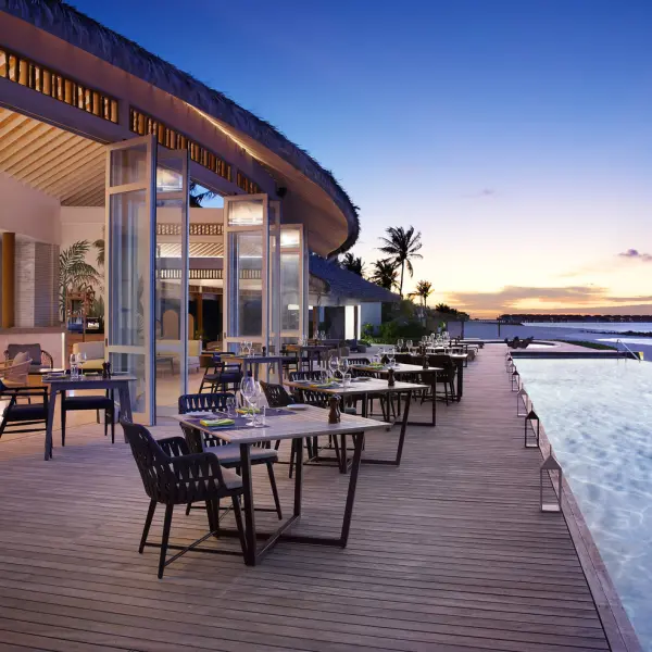 Velaa Bar and Grill - Le Meridien Maldives Resort and Spa