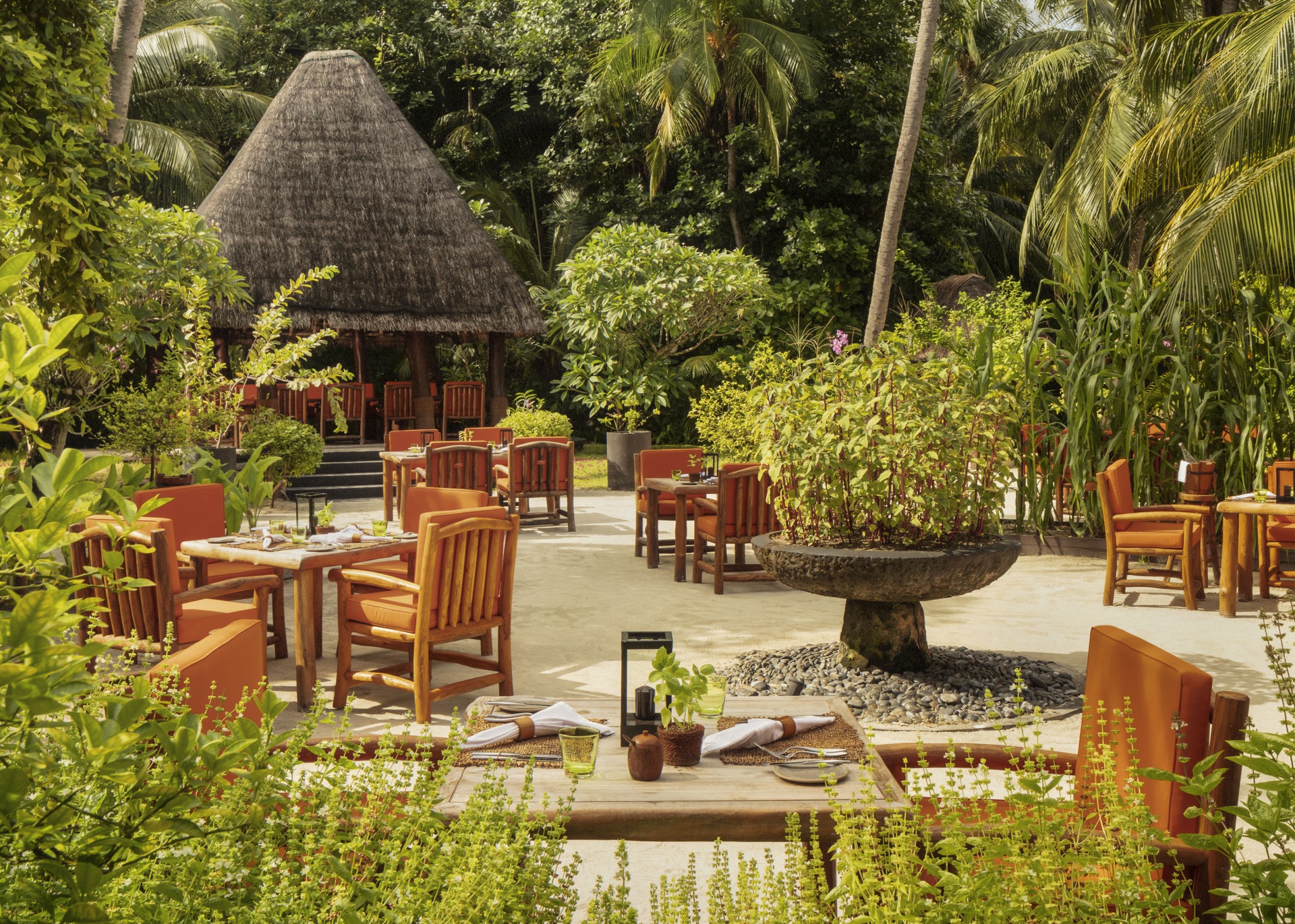 One & Only Reethi Rah - Botanica - Seating