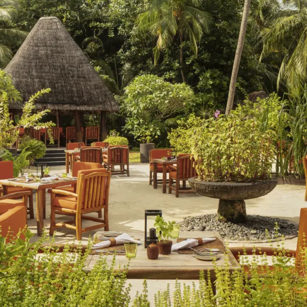 One & Only Reethi Rah - Botanica - Seating