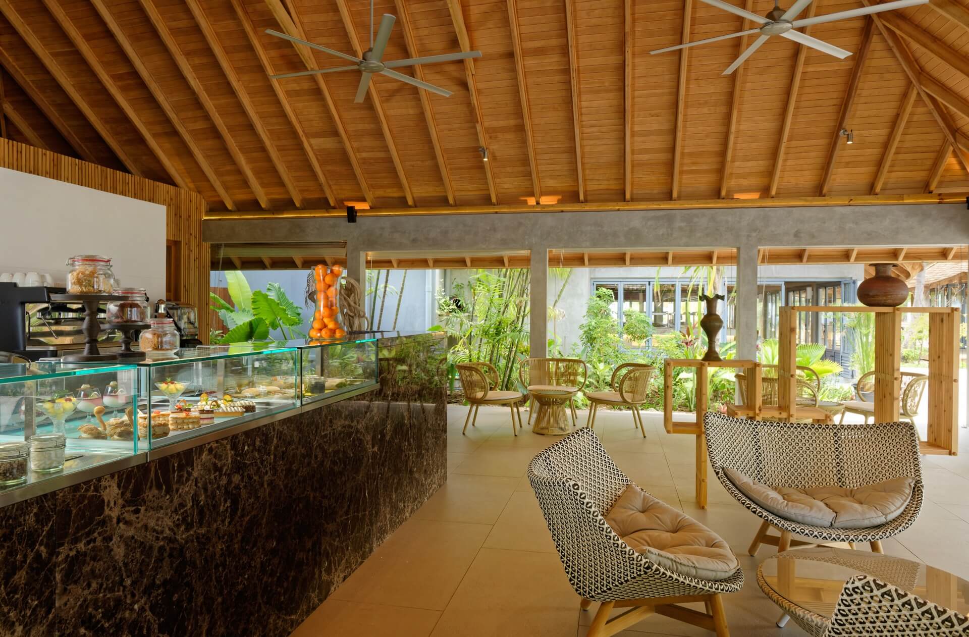 Library Lounge Outrigger Maldives Maafushivaru