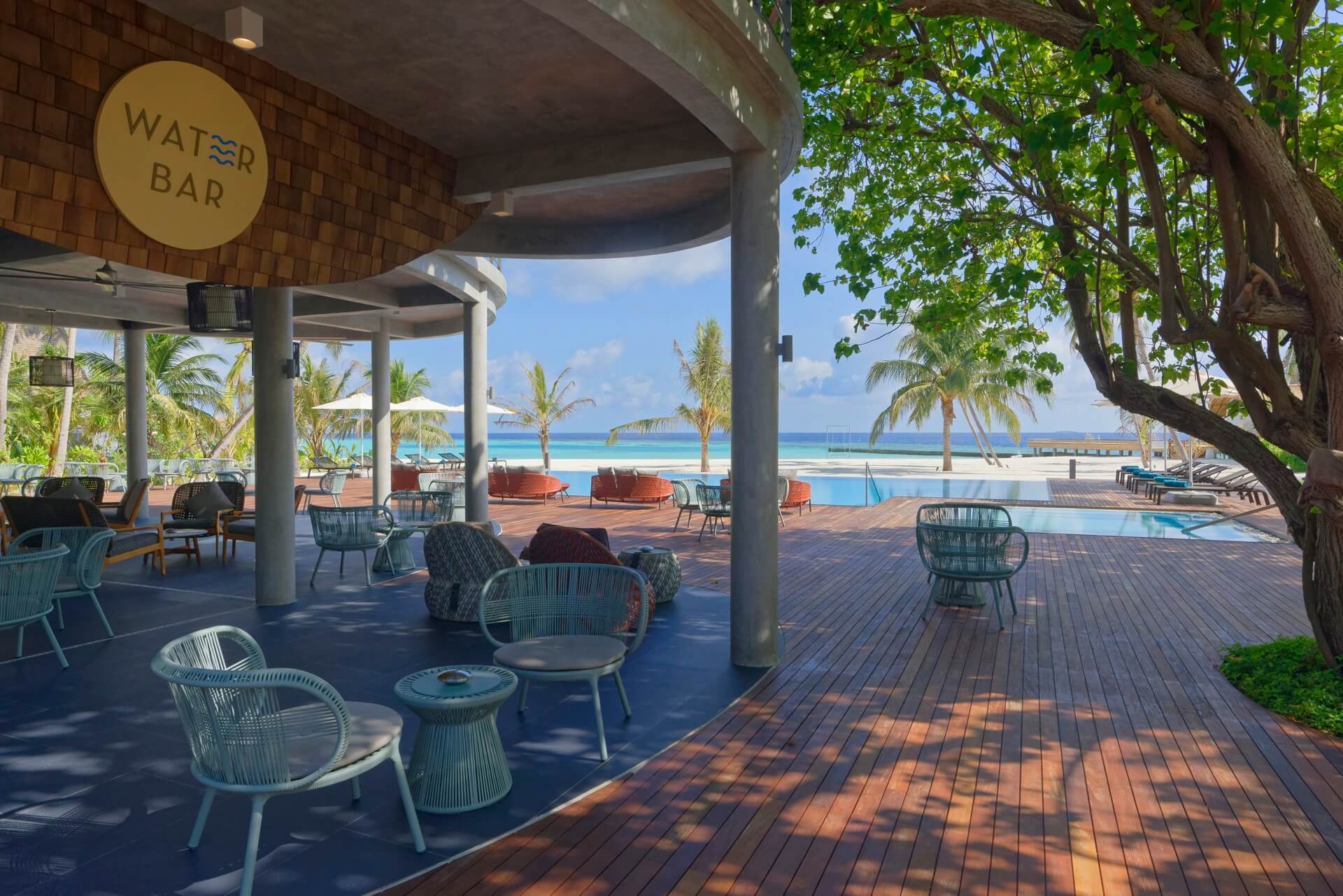 Edgewater Bar Outrigger Maldives Maafushivaru