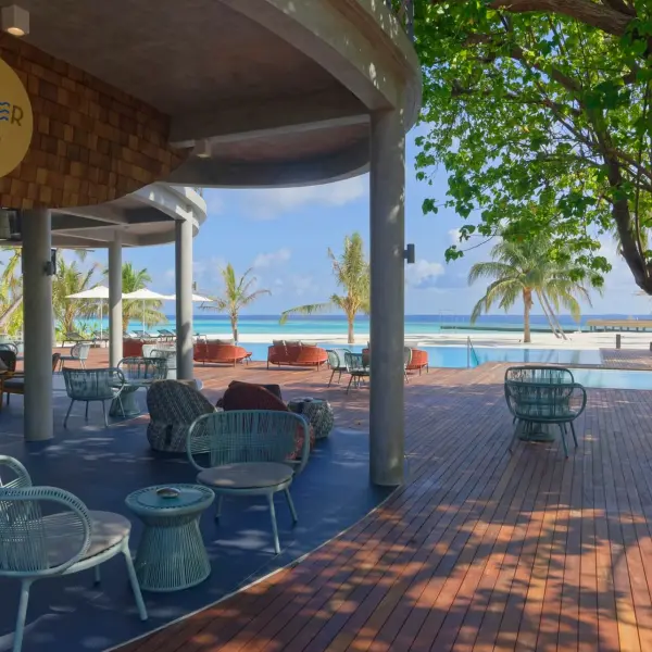 Edgewater Bar Outrigger Maldives Maafushivaru