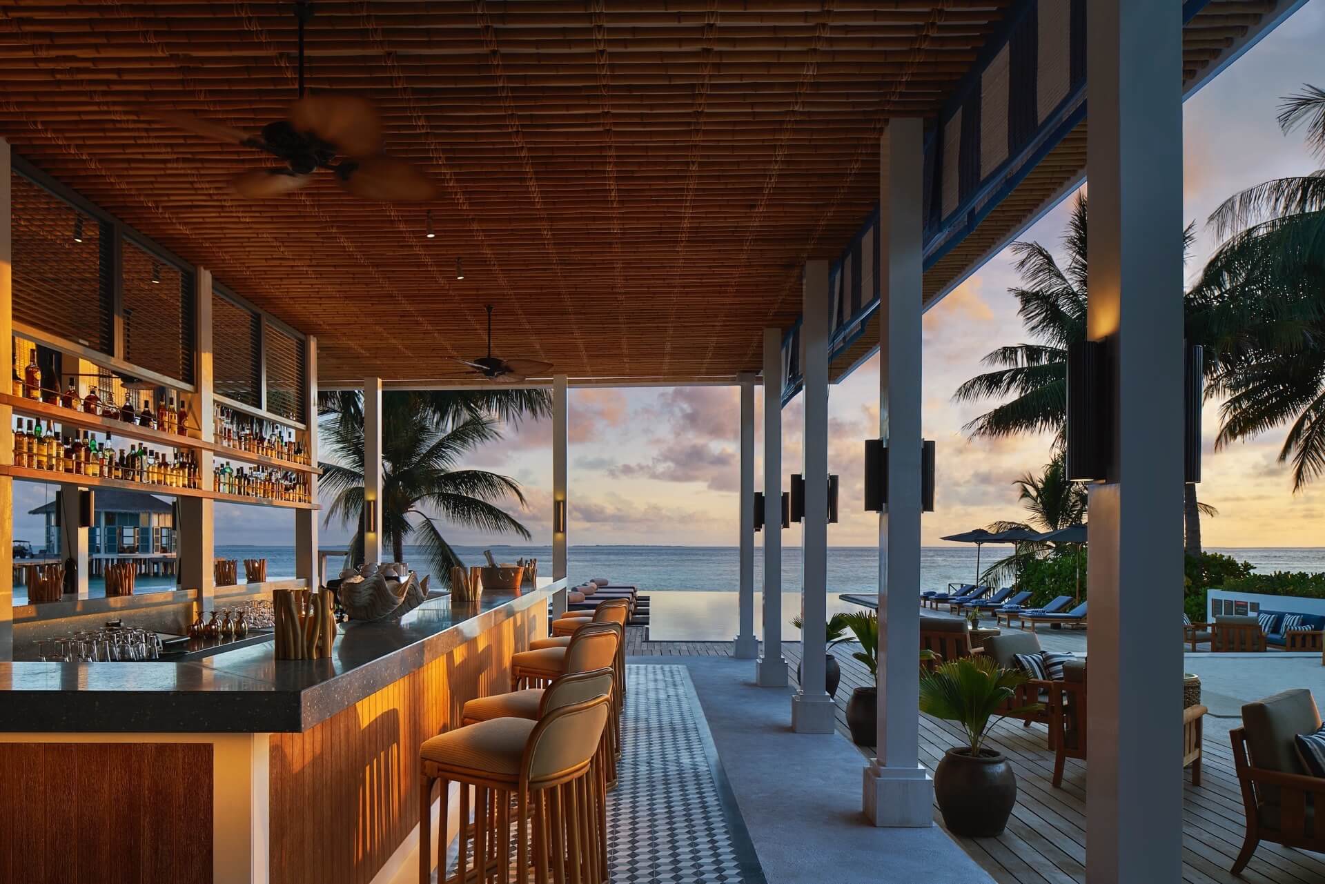 Raffles Maldives Meradhoo Long Bar
