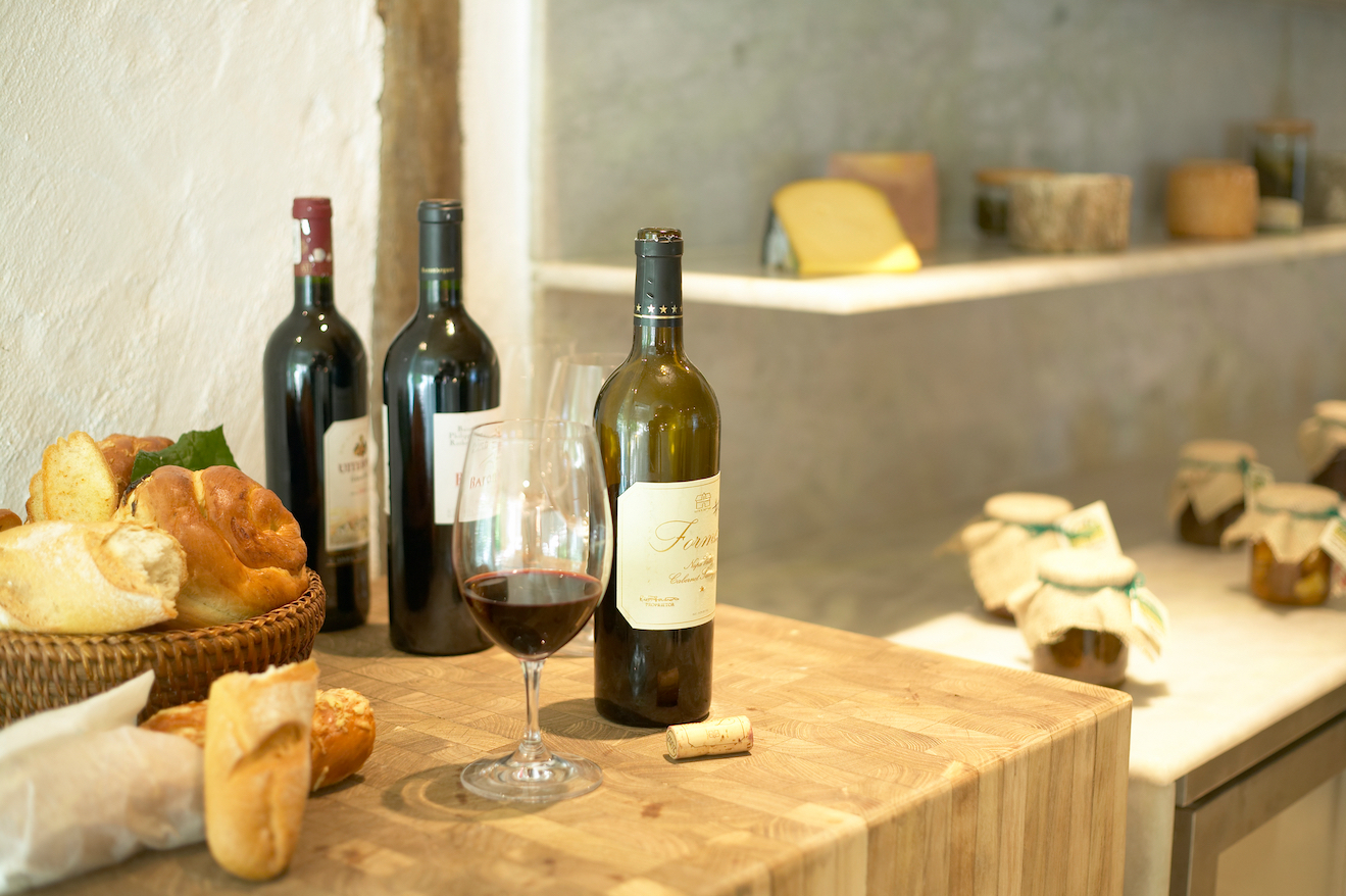 SONEVA FUSHI WINE & CHEESE ROOM
