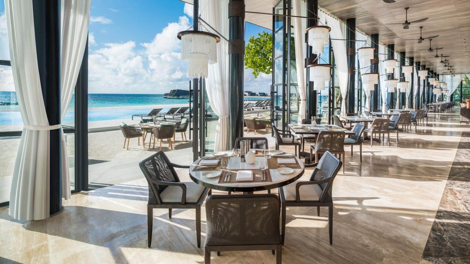 Alba Restaurant at The St. Regis Maldives Vommuli