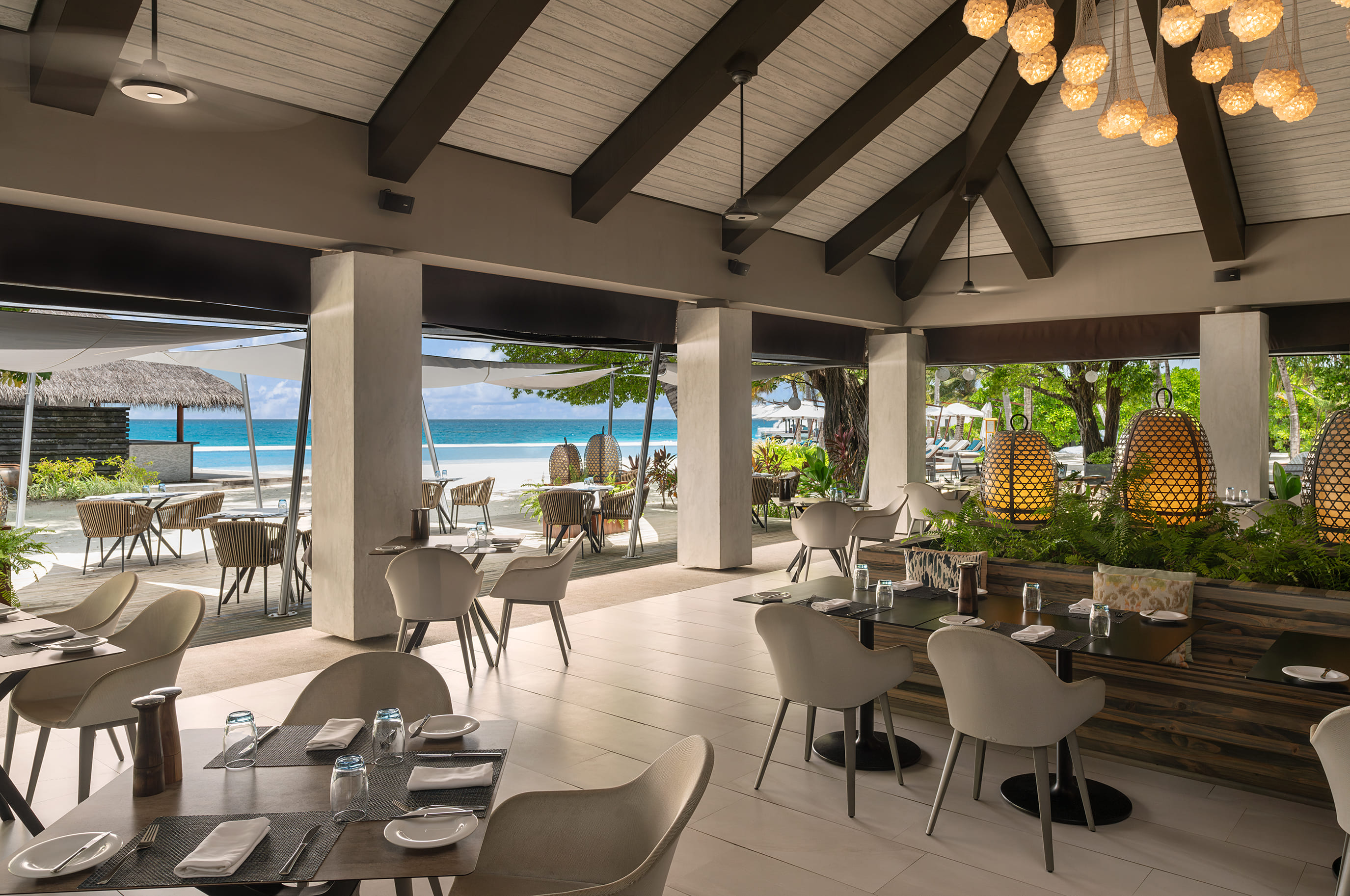 Niva Velassaru Maldives - Turquoise Restaurant Interior